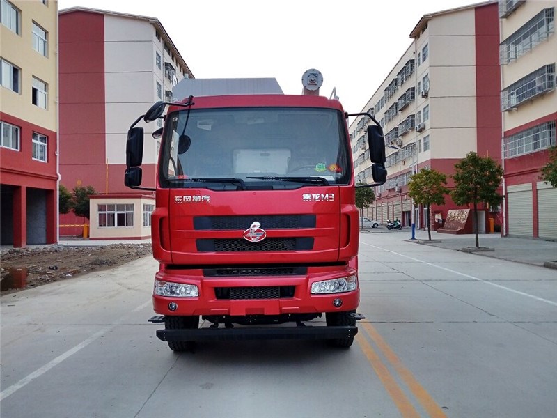 東風(fēng)柳汽散裝飼料運(yùn)輸車圖片3